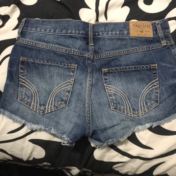 Hollister jean shorts - Picture 2 of 2